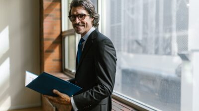 Insider Buying Signals: How to Use SEC Form 4 Filings to Find Winning Growth Stocks